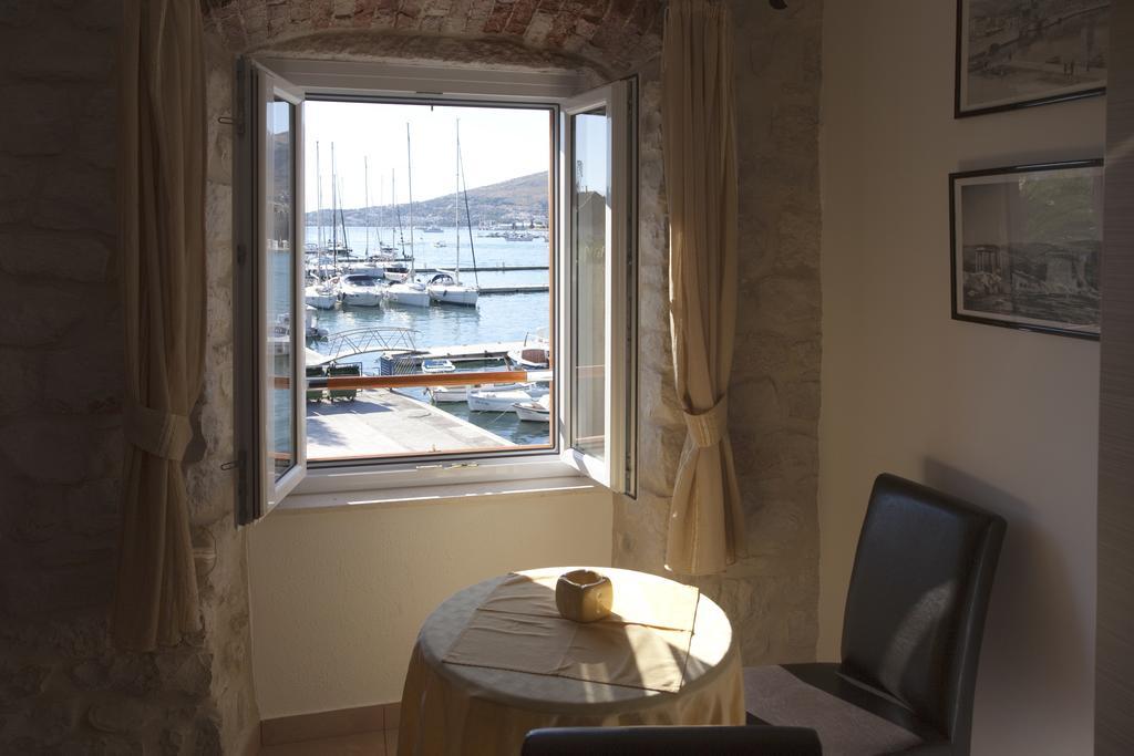 Apartments Riva Trogir Room photo