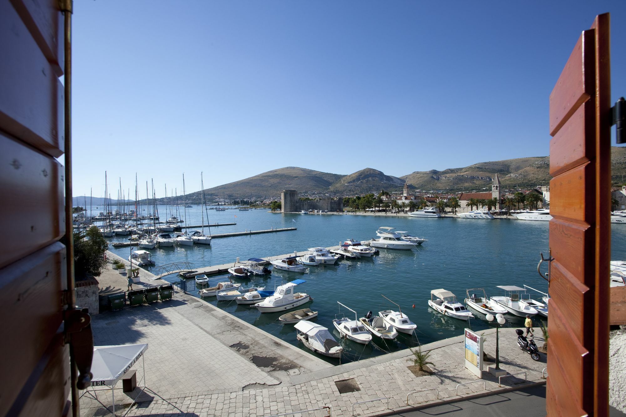 Apartments Riva Trogir Exterior photo